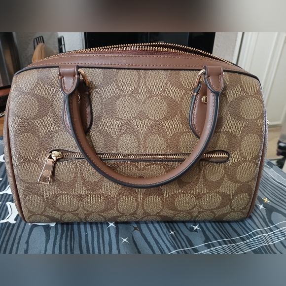 Coach purse - Picture 2 of 9